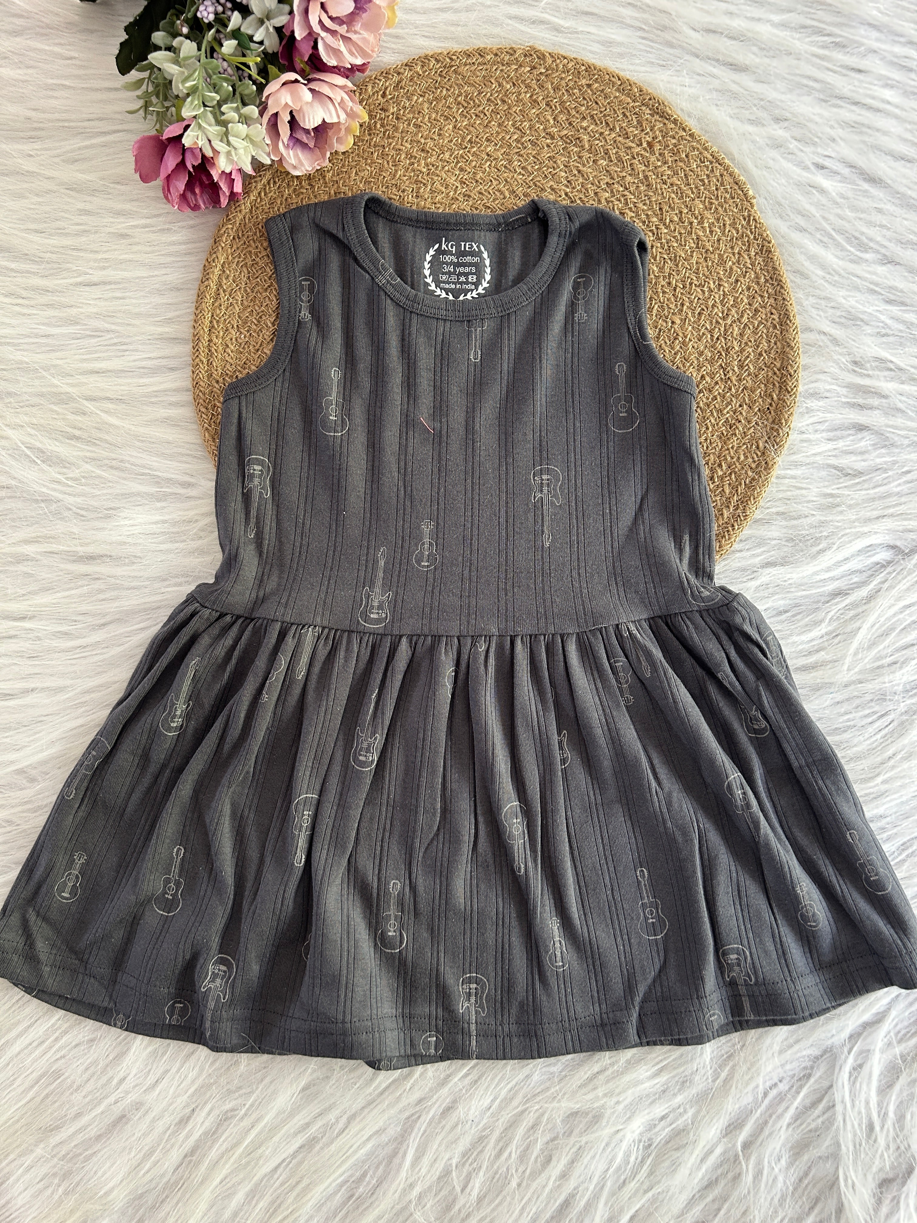 SLEEVELESS FROCKS 3-4 YEARS 1131