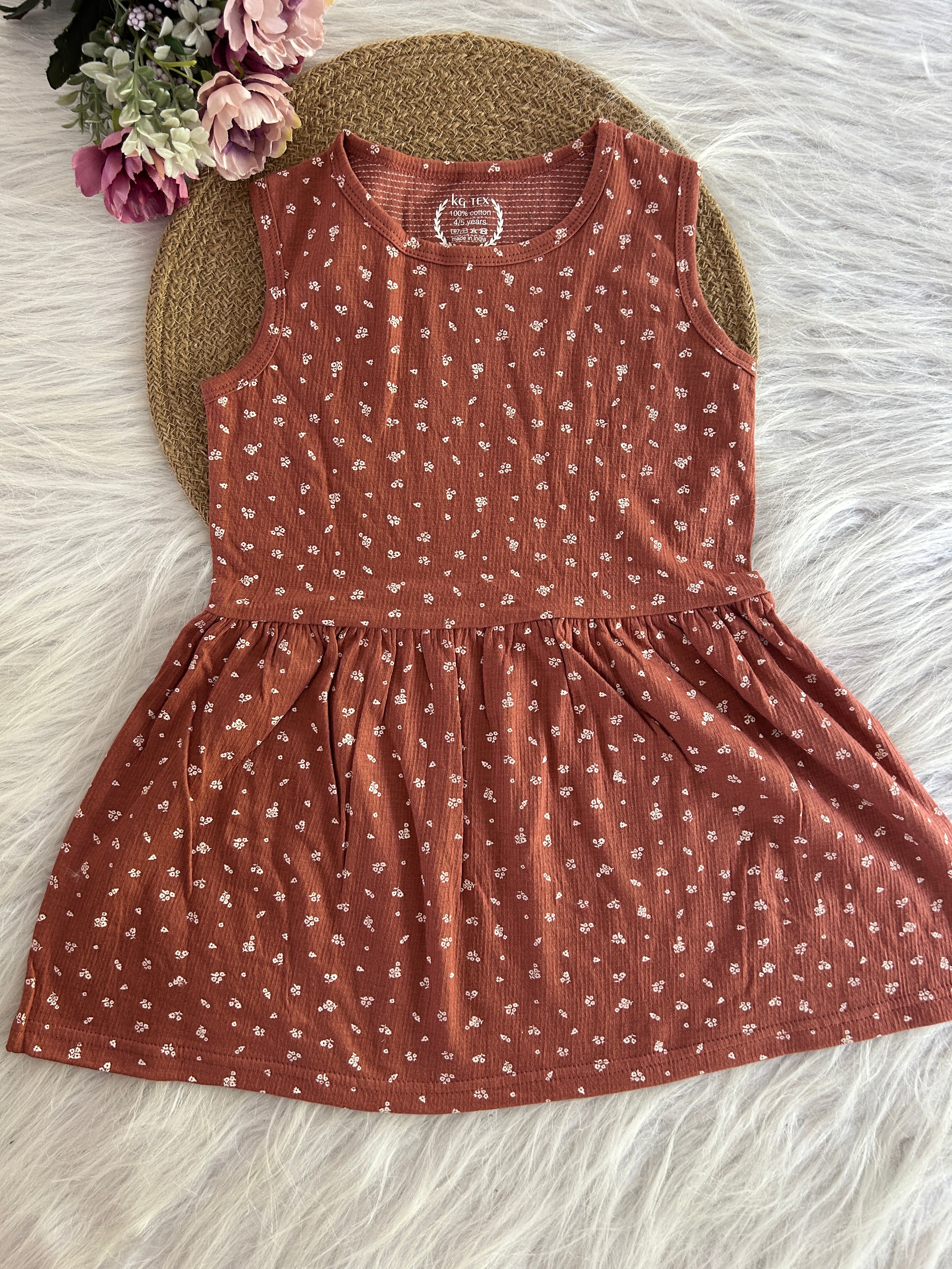 SLEEVELESS FROCKS 4-5 YERAS 1131